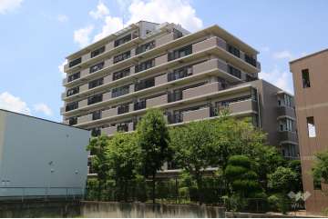 ツインコート宝塚山本の外観（南東側から）