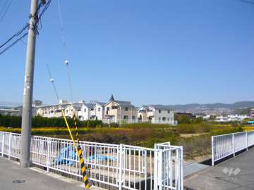 周辺の街並み（田畑が多く、のどかな雰囲気です。）