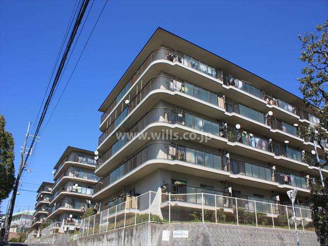 サンハイツ高槻6号館の外観（南西側から）