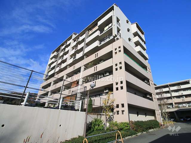 阿武山九番街東 3号棟の外観（南東側から）