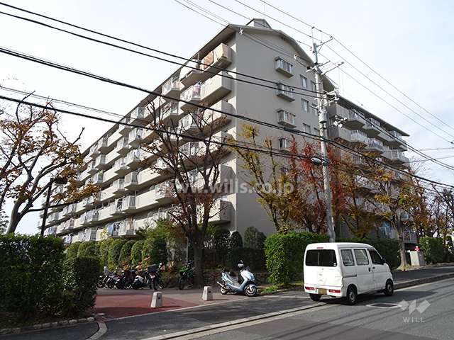 藤和コアティ高槻ハイタウンコアA棟の外観（南東側から）