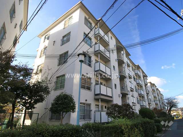 高槻塚原台ハイツ7号棟の外観（北東側から）