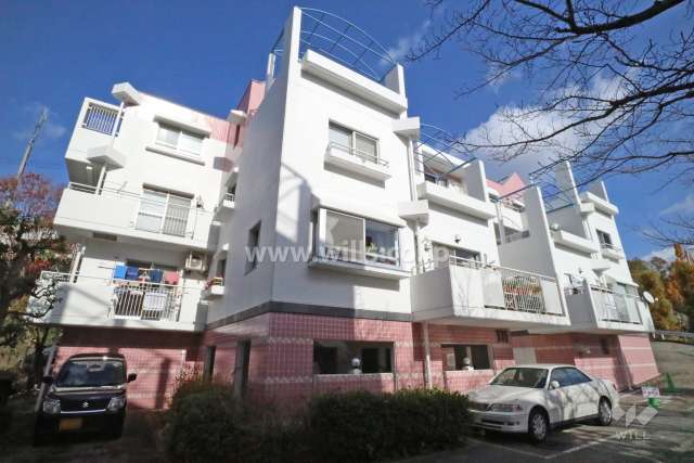 高槻阿武山一番街111号棟の外観(南西側から)