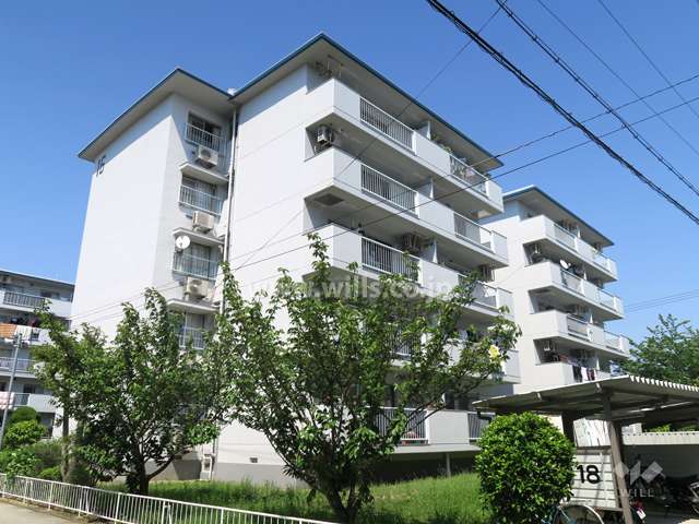 平田住宅16号棟の外観（南西側から）