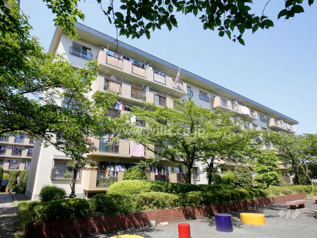 茨木安威団地A-7棟の外観（南西側から）