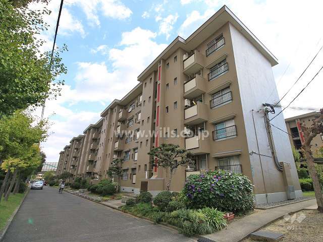 高槻下田辺団地A-35外観（北西から）