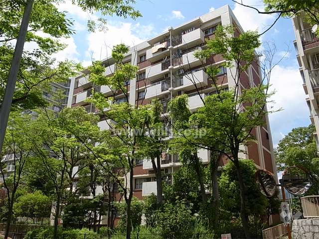 公団北緑丘第２住宅１０号棟の外観（南東側から）