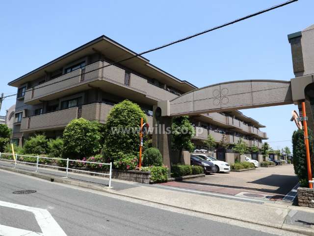 ライオンズガーデンヒルズ富士見台五番館の外観(南西側から)