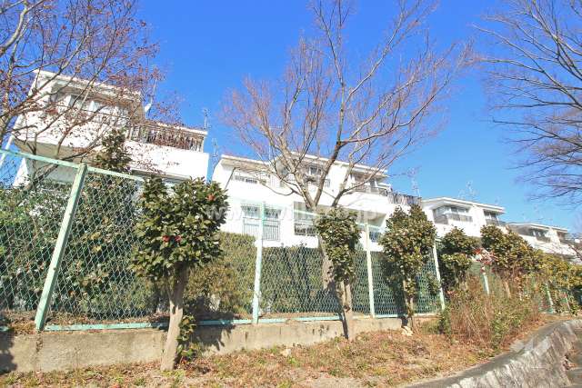 八事元町団地３号棟の外観（南側から）