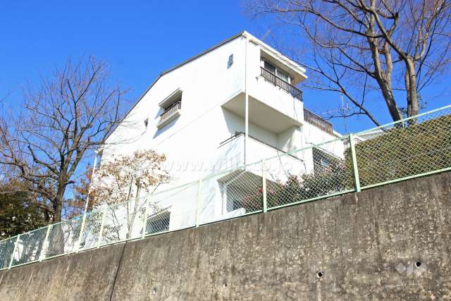 八事本町団地８号棟の外観（南西側から）