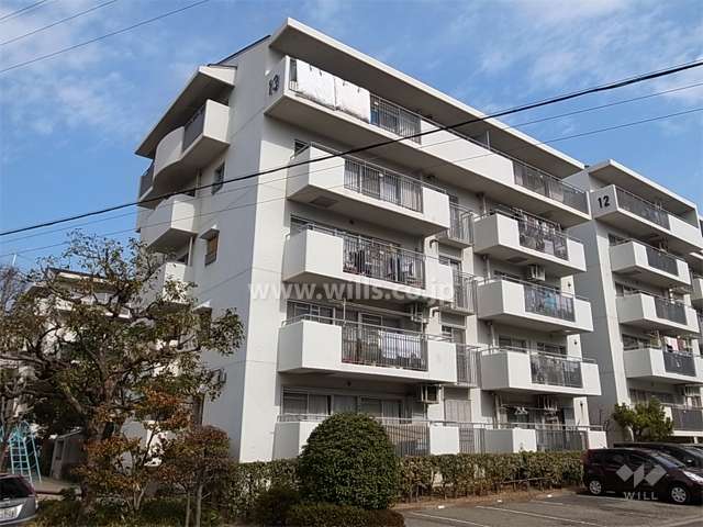 公団千里緑丘団地１３号棟外観（南西側から）