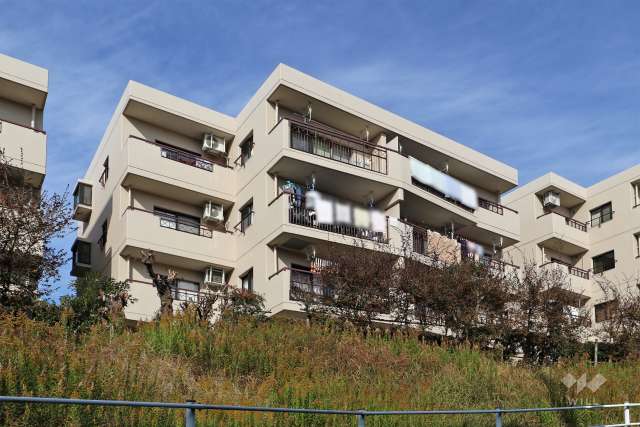 メゾン中央台5号棟の外観（南西側から）