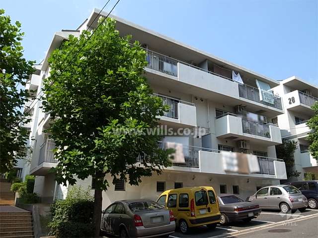 公団千里緑丘団地２７号棟の外観（南西側から）