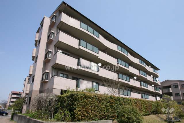 ライフウエルズ香久山3番館の外観(南側から)