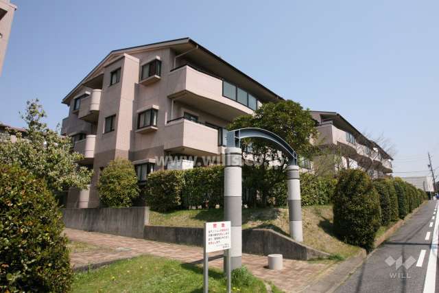 ライフウエルズ香久山4番館の外観(南西側から)