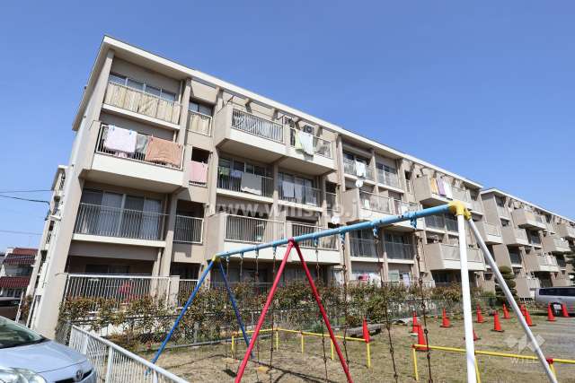 大森東住宅13号棟の外観（南西側から）