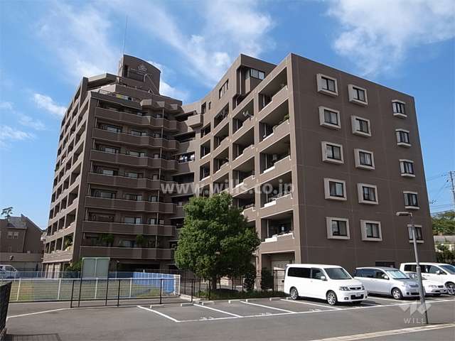 マンションの外観、公園