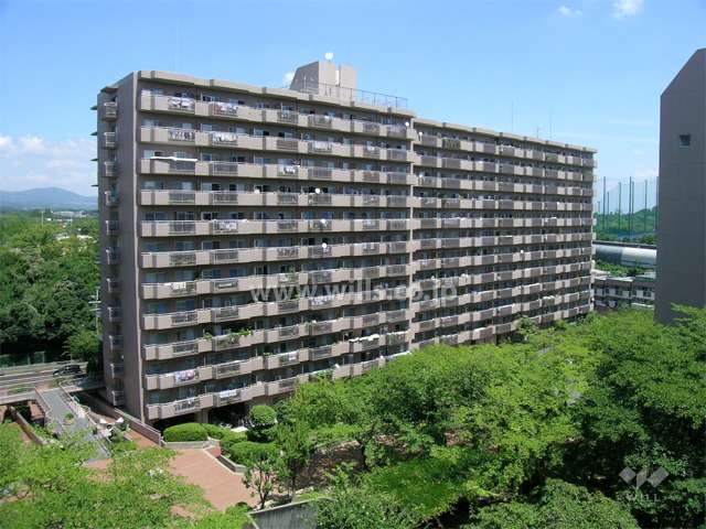 日興千里台スカイタウンE棟の外観（南西側から）