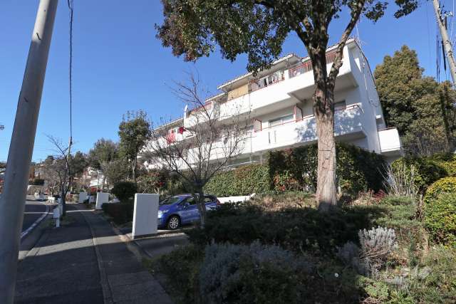 タウン上八事8号棟の外観（南東側から）