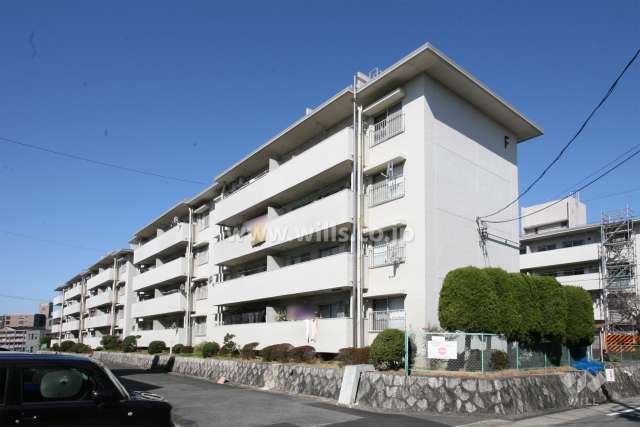 東丘住宅F棟の外観(南東側から)