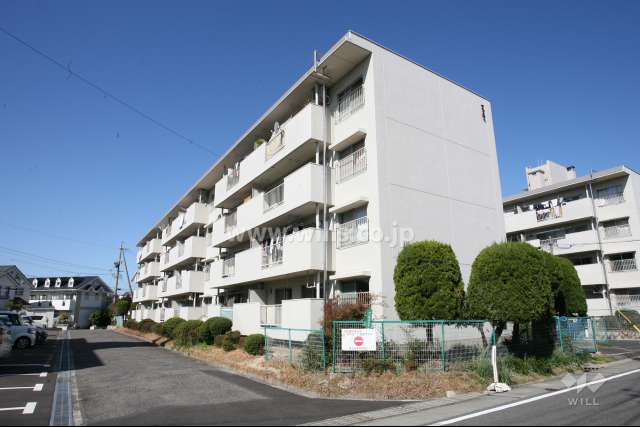 東丘住宅I号棟の外観(南東側から)