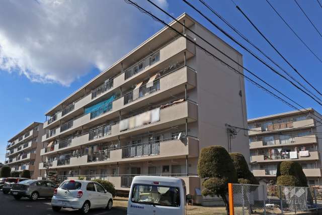 長栄住宅4号棟の外観（南側から）