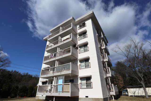 相生山団地47棟の外観（南東側から）