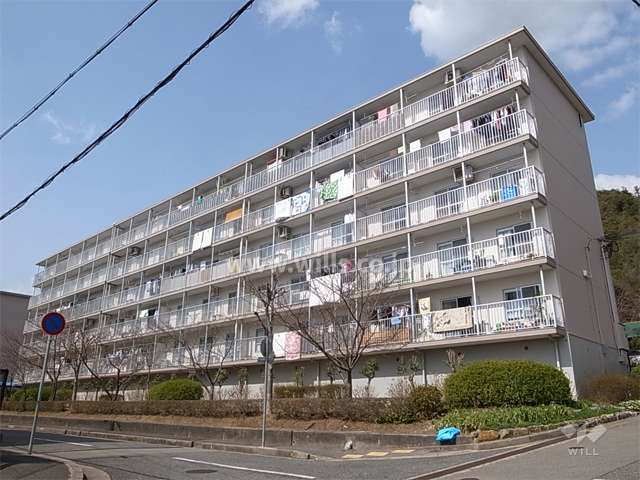 中山五月台住宅1号棟の外観（南東側から）