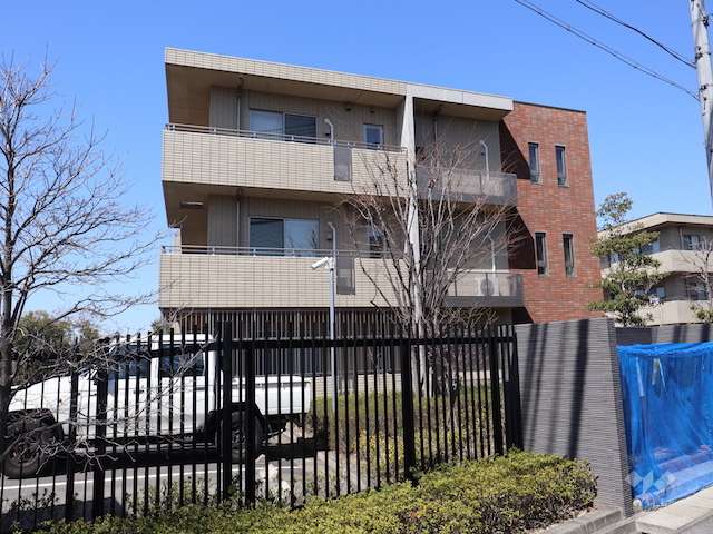 ザ・コート東山元町ヒルトップレジデンス（セントラルコート）の外観（東側から）