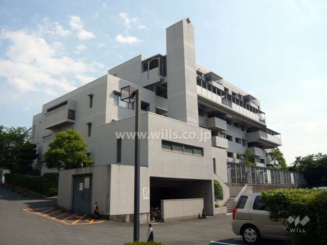 北東側から見たB棟の外観