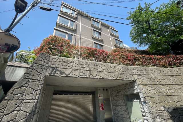 ハイコート南青山の外観（南東側から）