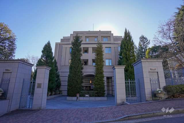 麻布霞町パークマンションの外観（北側から）