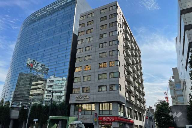 ウィン青山の外観（北東側から）