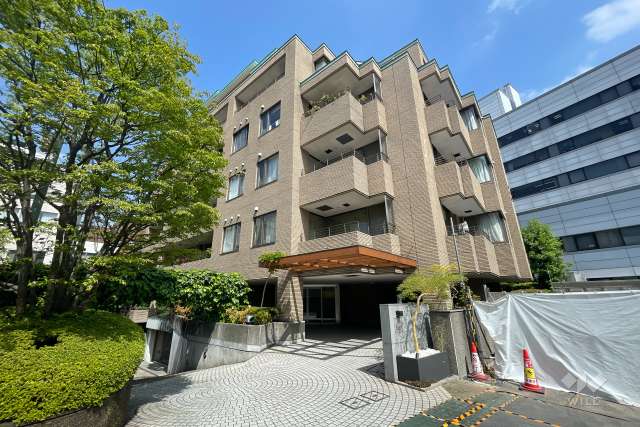 青山北町パークマンションの外観（南東側から）