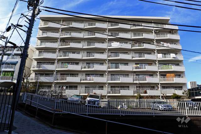 マンションニュー高輪の外観（南東側から）