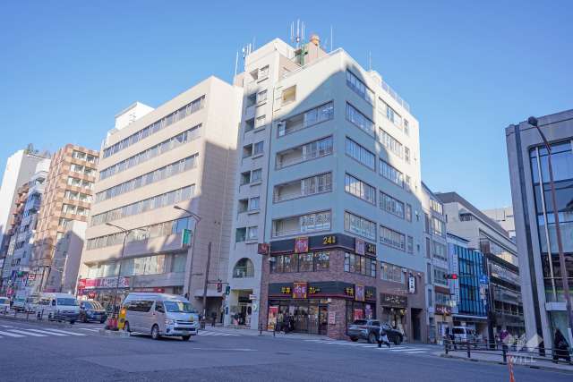 ペガサスマンション三田の外観（南西側から）