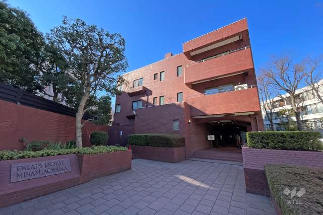 パレロワイヤル南青山の外観(北東側から）