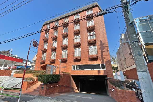 赤坂七番館の外観（東側から）