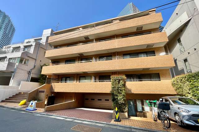 マノア六本木の外観（南画から）