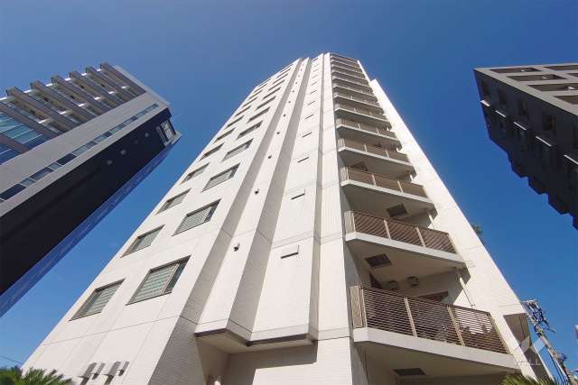 レグノラフィネ南青山の外観（南東側から）