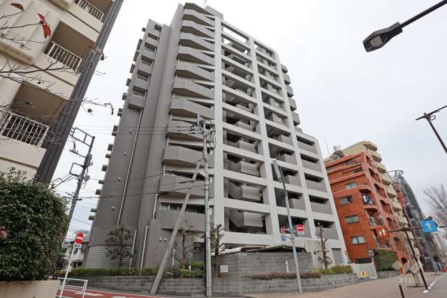 マンションの外観、公園