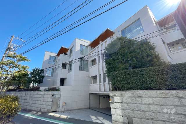 グランドヒルズ代々木上原の外観（北西側から）