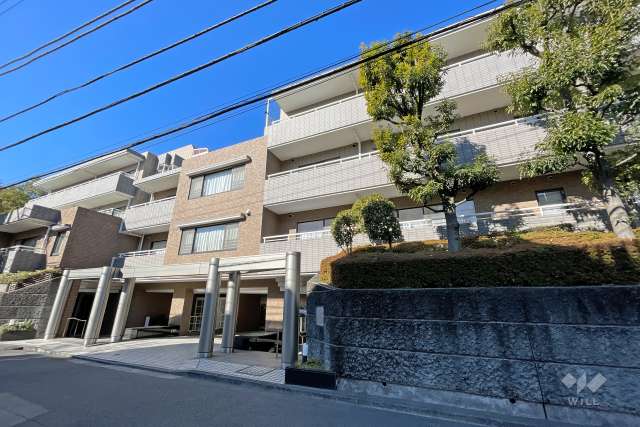 シティコート広尾の外観（東側から）