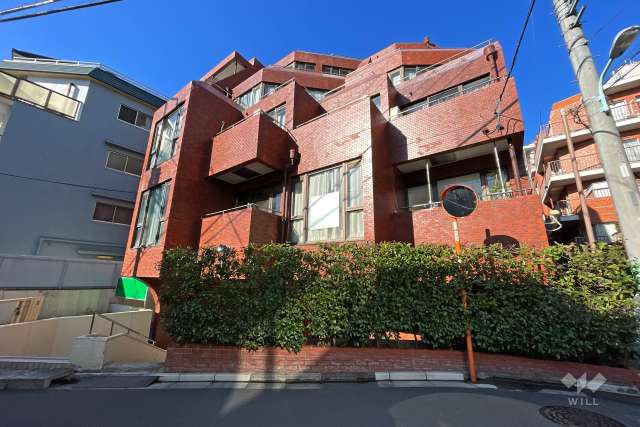パレドール原宿の外観（北東側から）