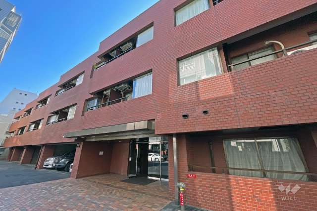 メゾンドール北参道の外観（北側から）