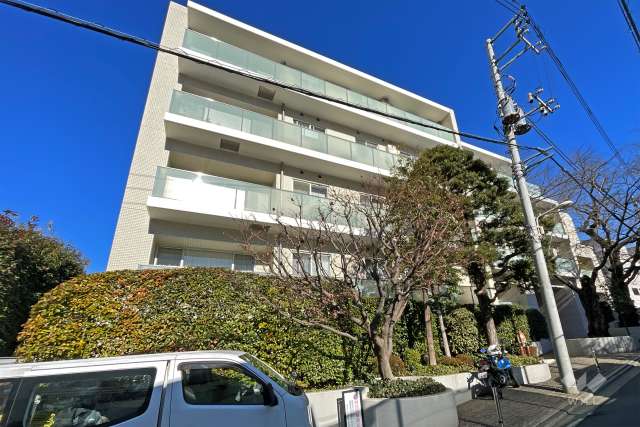 神宮前五丁目ブランシェの外観（南西側から）