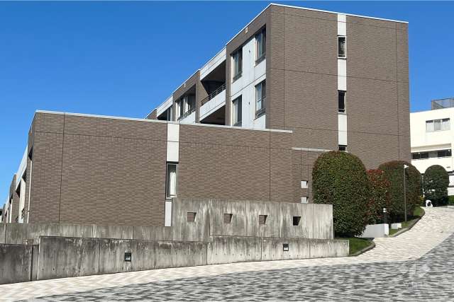 パークグランディ代々木の外観（南東側から）