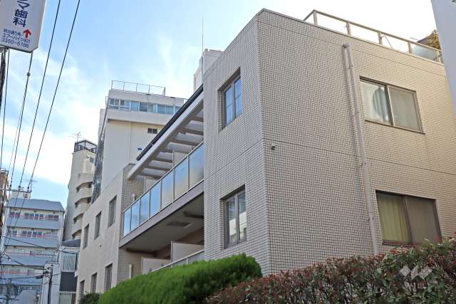 コムロンド千駄ヶ谷フラットの外観（東側から）