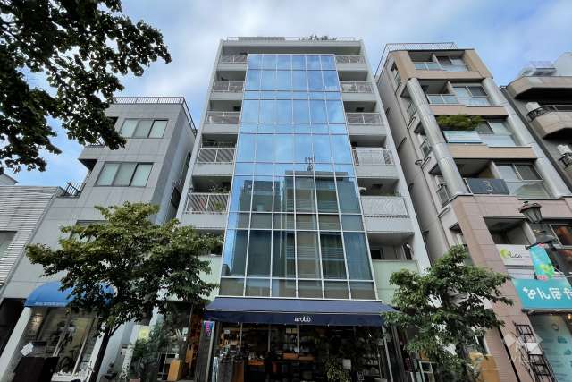 ザグラスタワーの外観（西側から）