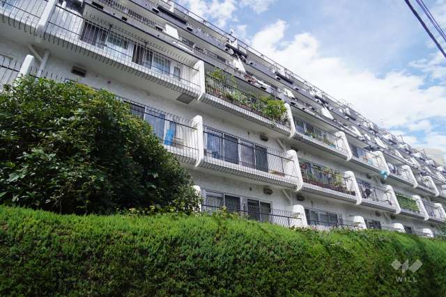 秀和代々木レジデンスの外観（南側から）